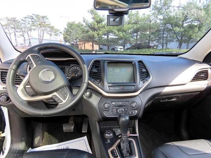 Jeep Cherokee 2.4 Longitude Base Type 8