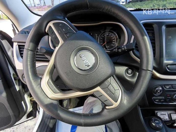 Jeep Cherokee 2.4 Longitude Base Type 9
