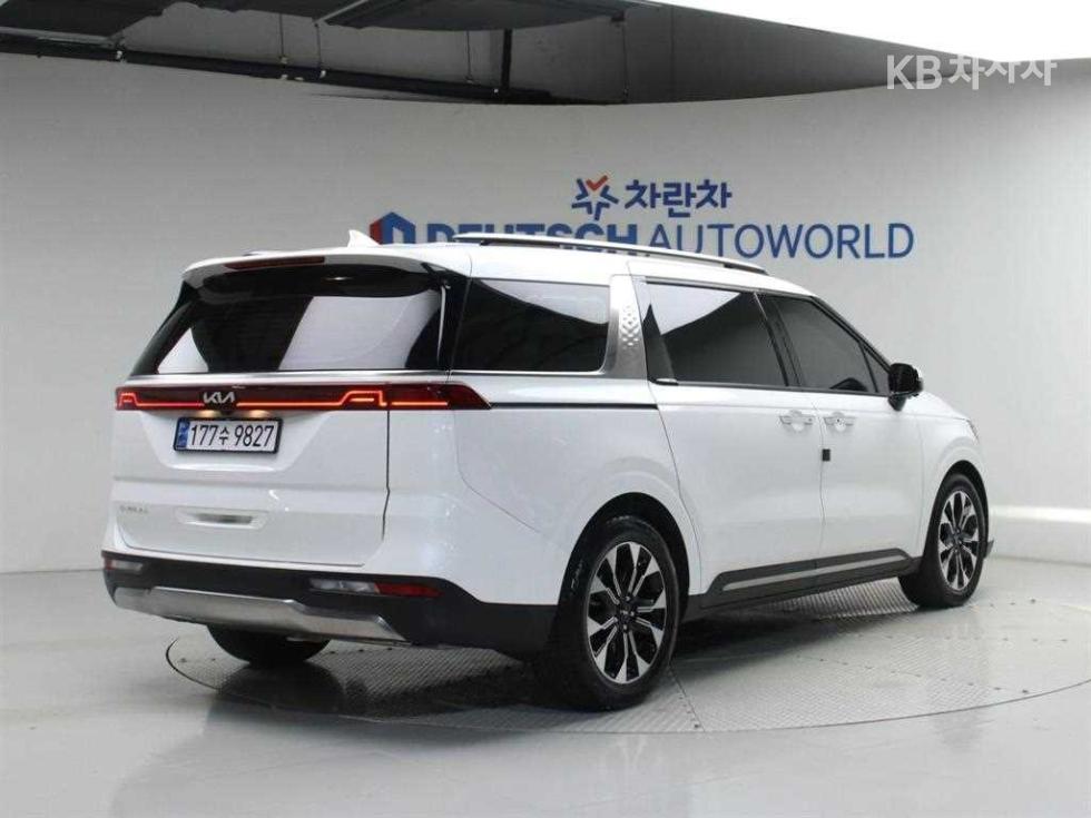 2022 - kia carnival