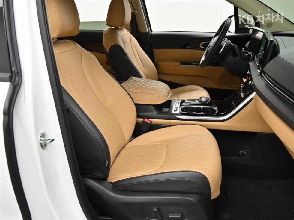 2022 - kia carnival