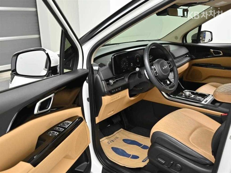 2022 - kia carnival