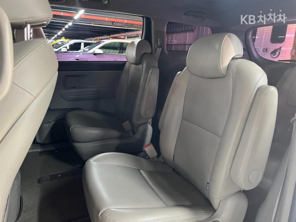 2018 - kia carnival
