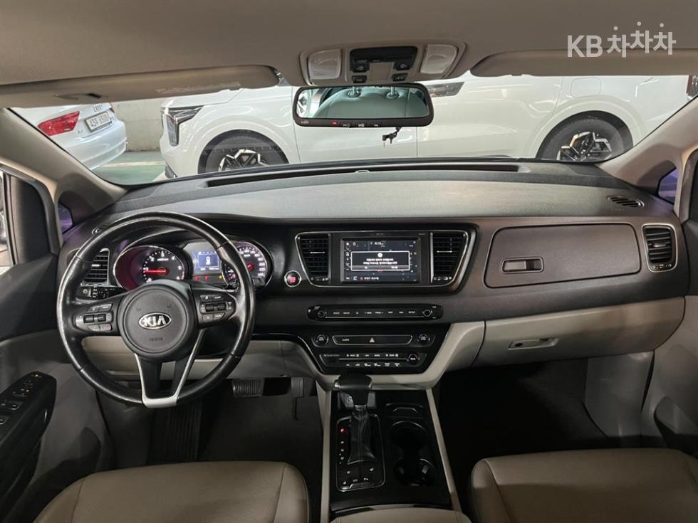 2018 - kia carnival