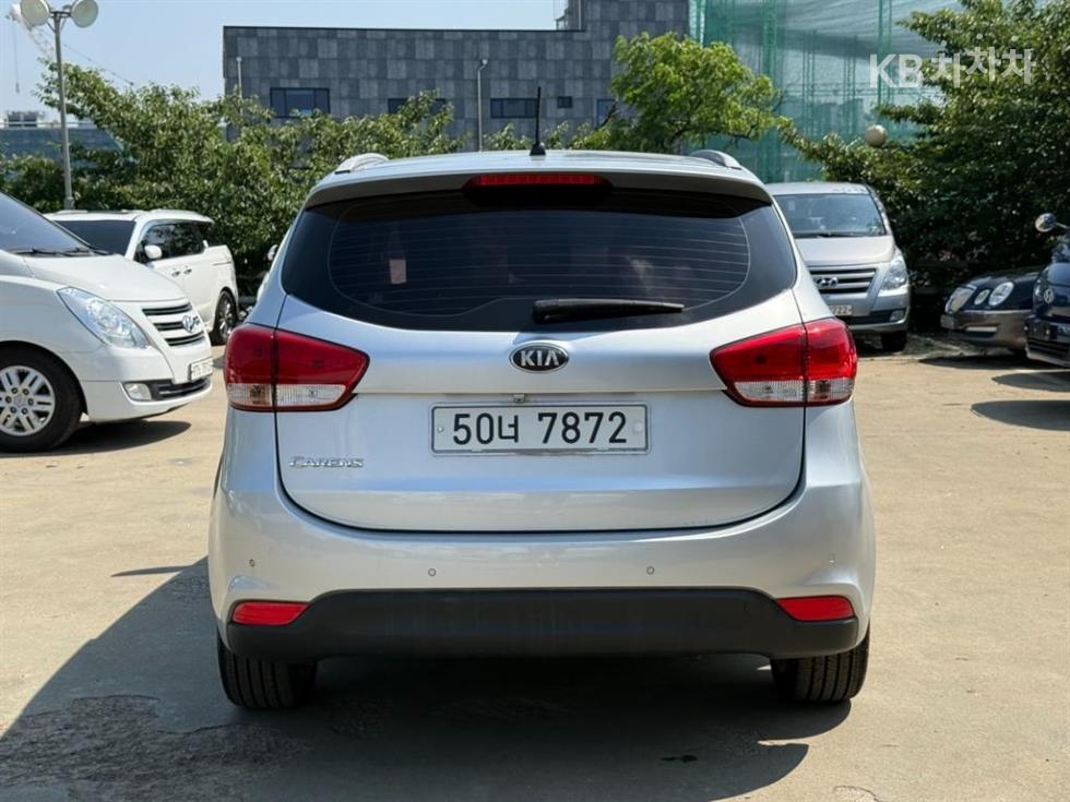 Kia Carens — miniaturë 3