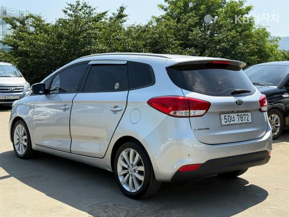 Kia Carens — miniaturë 4
