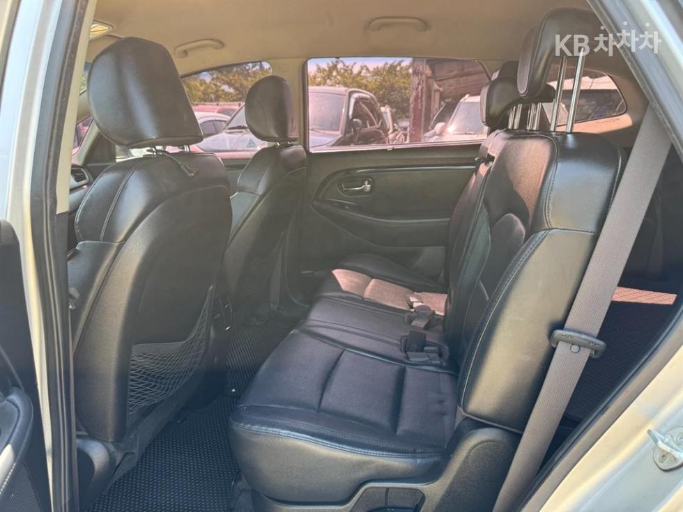 Kia Carens — miniaturë 8