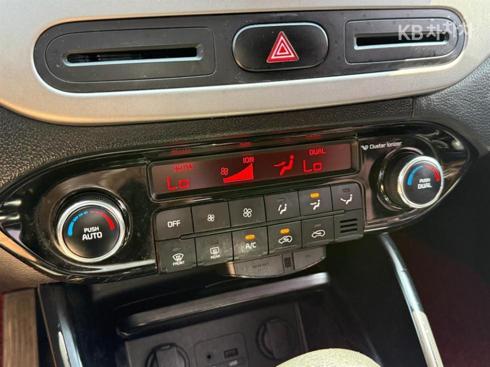 Kia Carens — miniaturë 11
