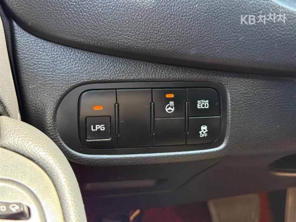 Kia Carens — miniaturë 13