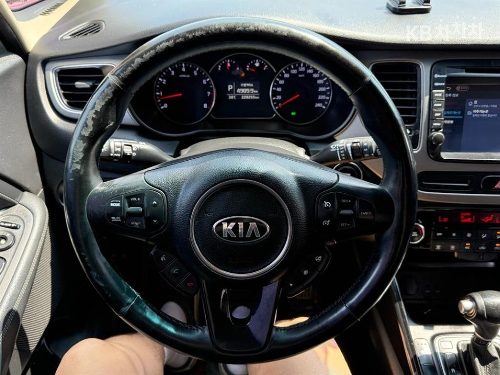 Kia Carens — miniaturë 16