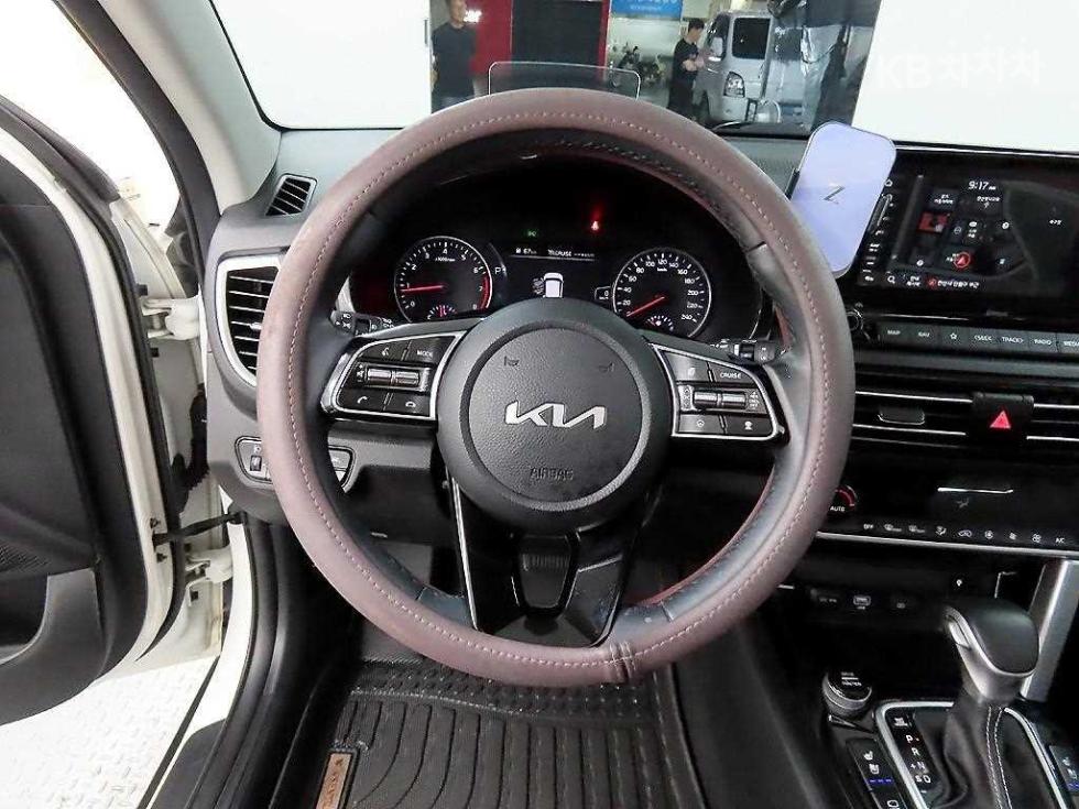 2023 - kia seltos