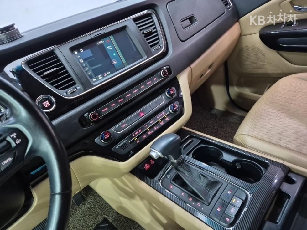 2017 - kia carnival