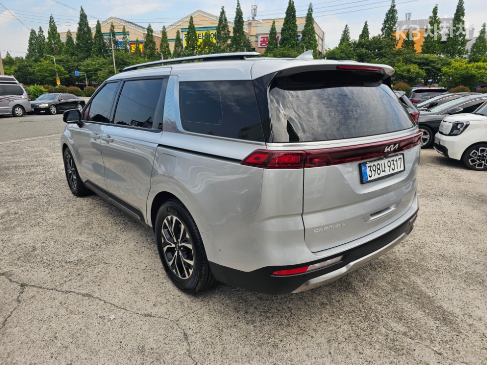 2022 - kia carnival