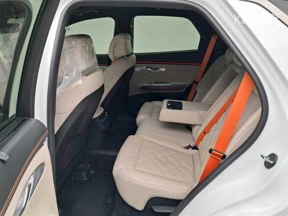 2024 Genesis GV70 photo