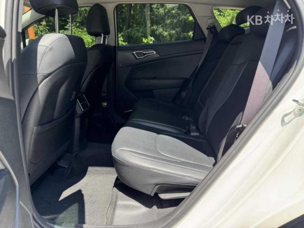 2022 - kia sportage