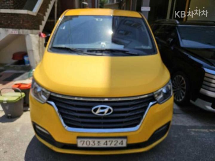 Hyundai Starex Wagon 12-Seater Smart — foto 1
