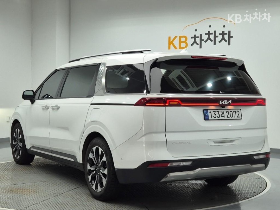 2023 - kia carnival