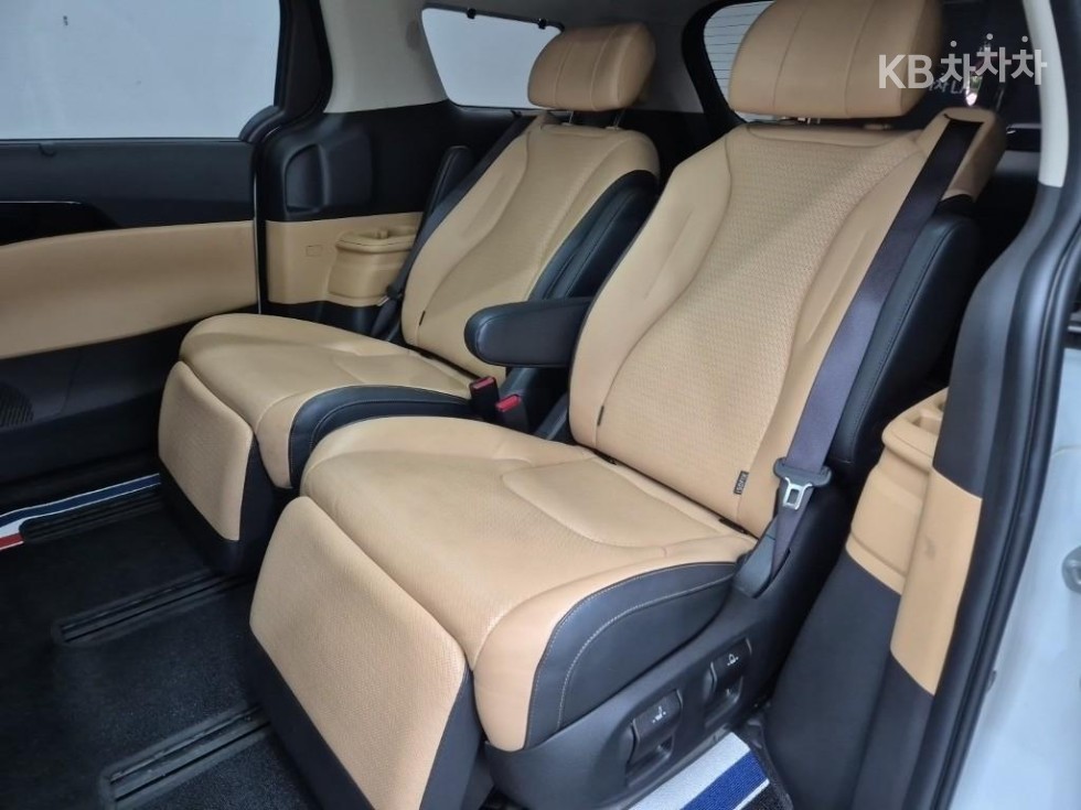 2023 - kia carnival