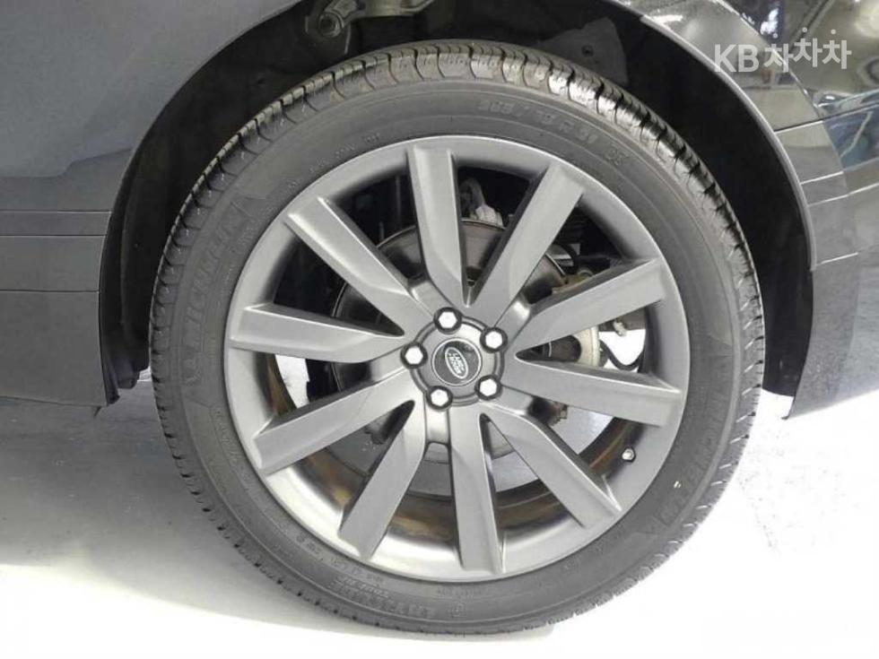 2020 Land Rover Used Car photo