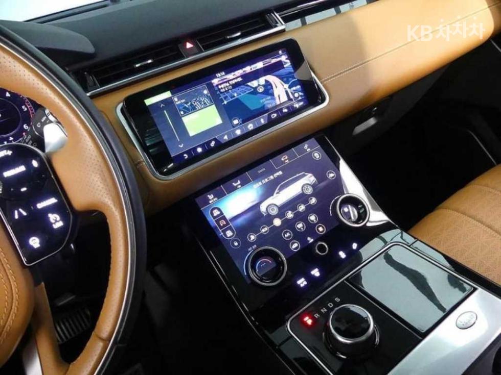 2020 Land Rover Used Car photo