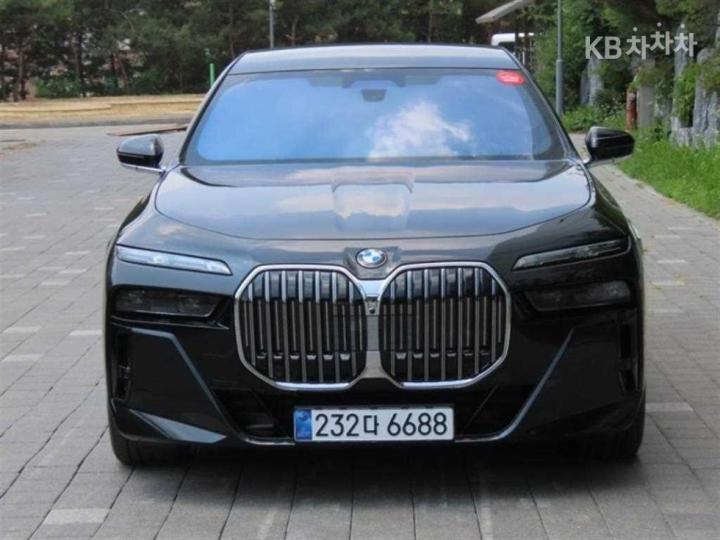 BMW 7er 740i xDrive — foto 1