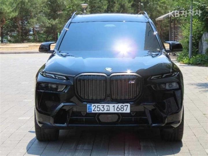BMW X7 M60i xDrive — foto 1