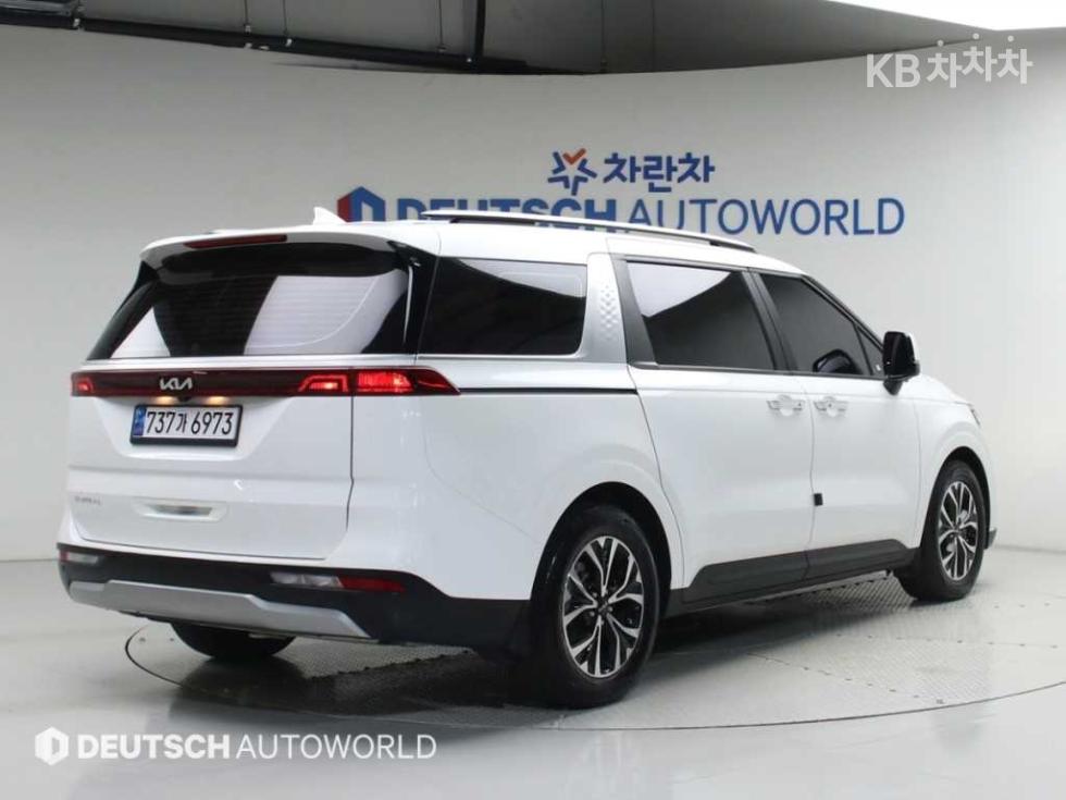 2023 - kia carnival
