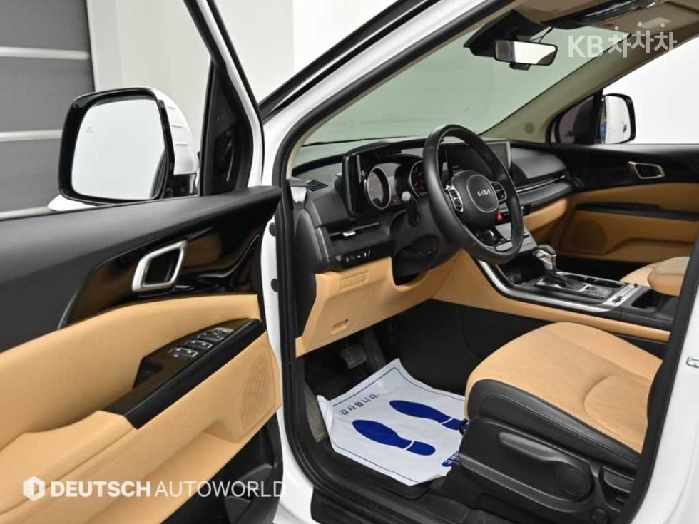 2023 - kia carnival