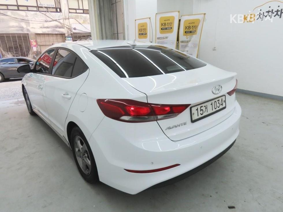 Hyundai Avante — miniaturë 4