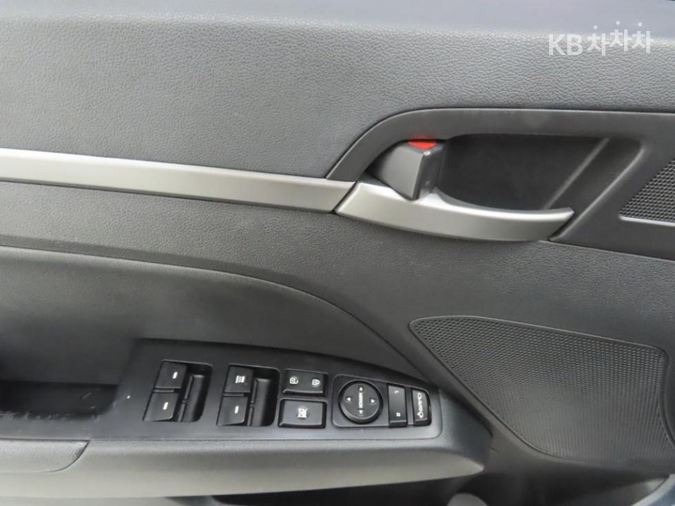 Hyundai Avante — miniaturë 9