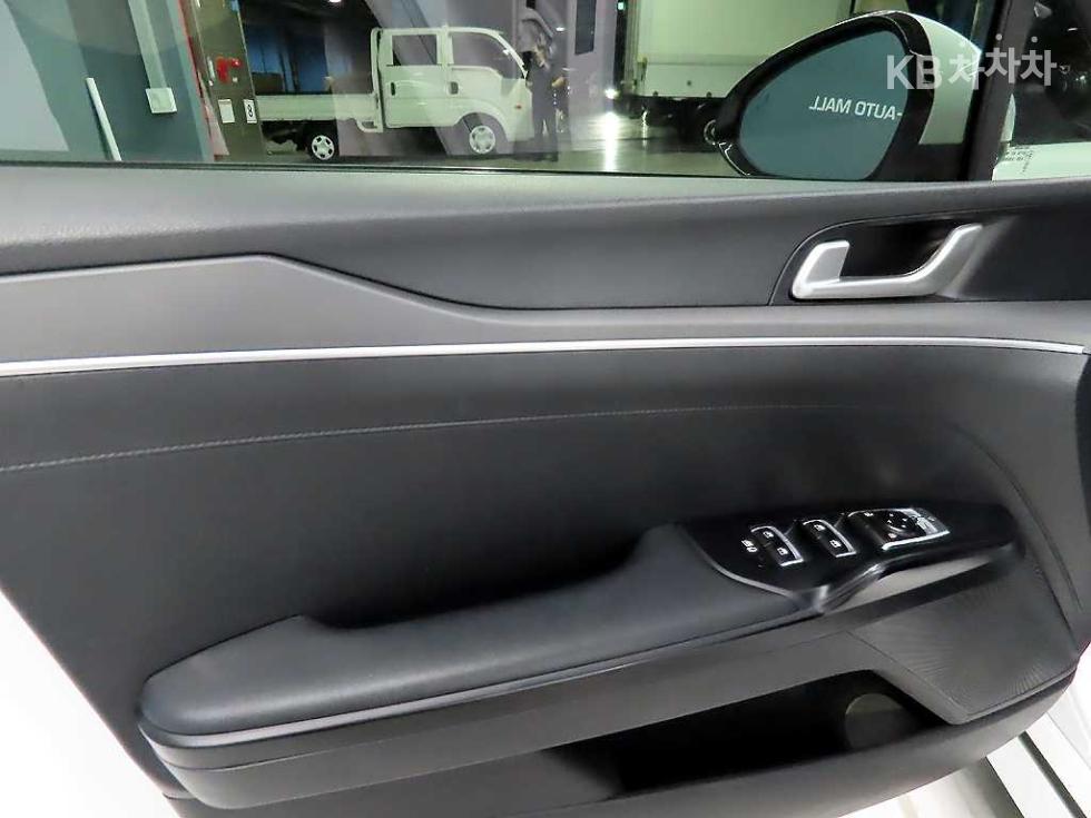 2023 - kia k5