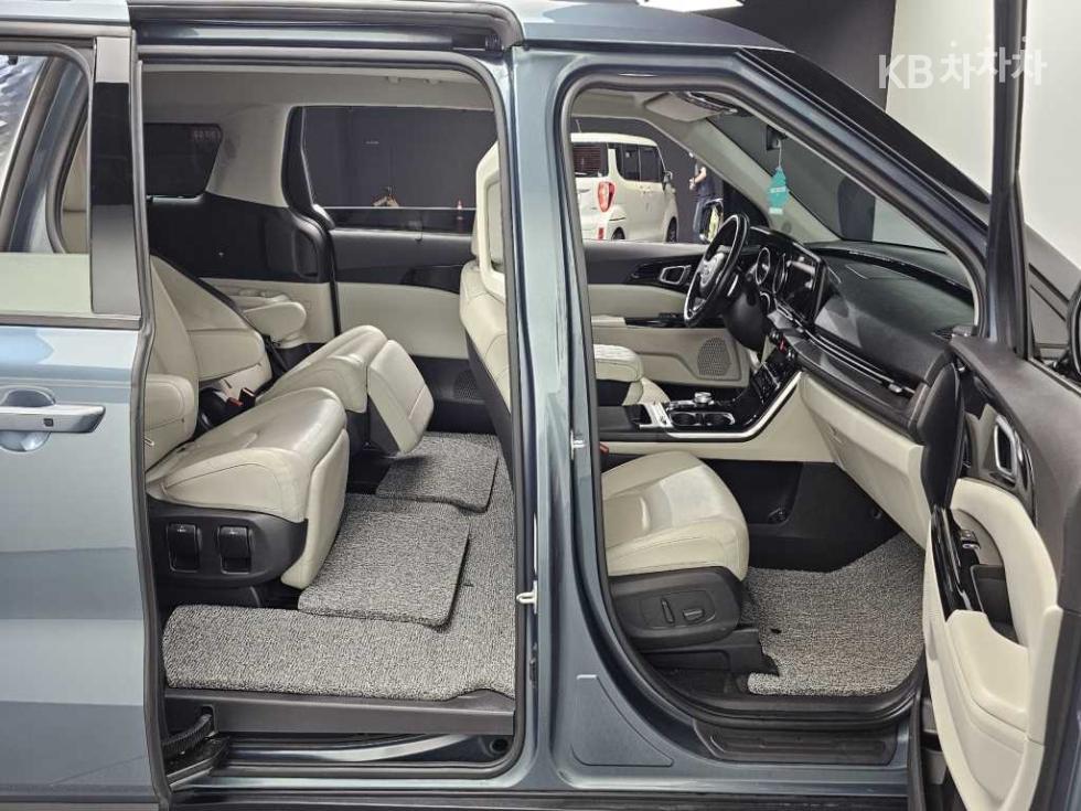 2021 - kia carnival