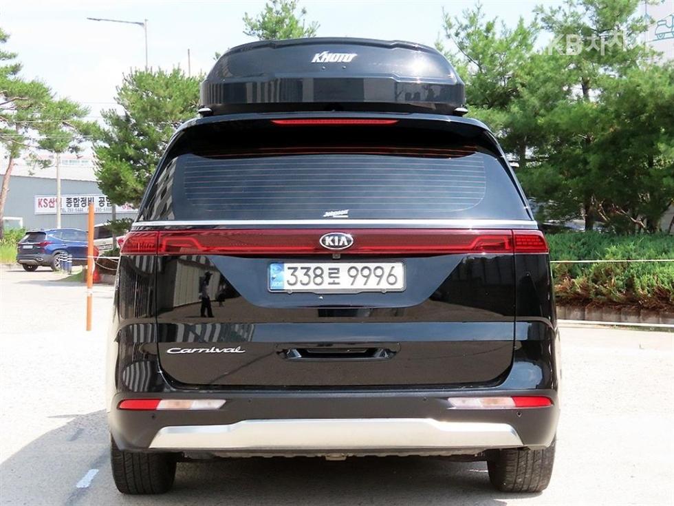 2021 - kia carnival