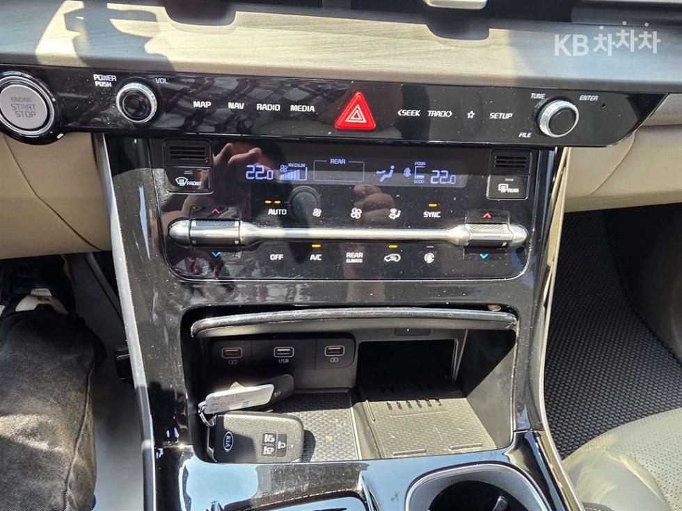 2021 - kia carnival