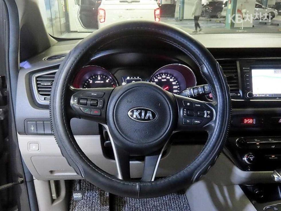 2017 - kia carnival