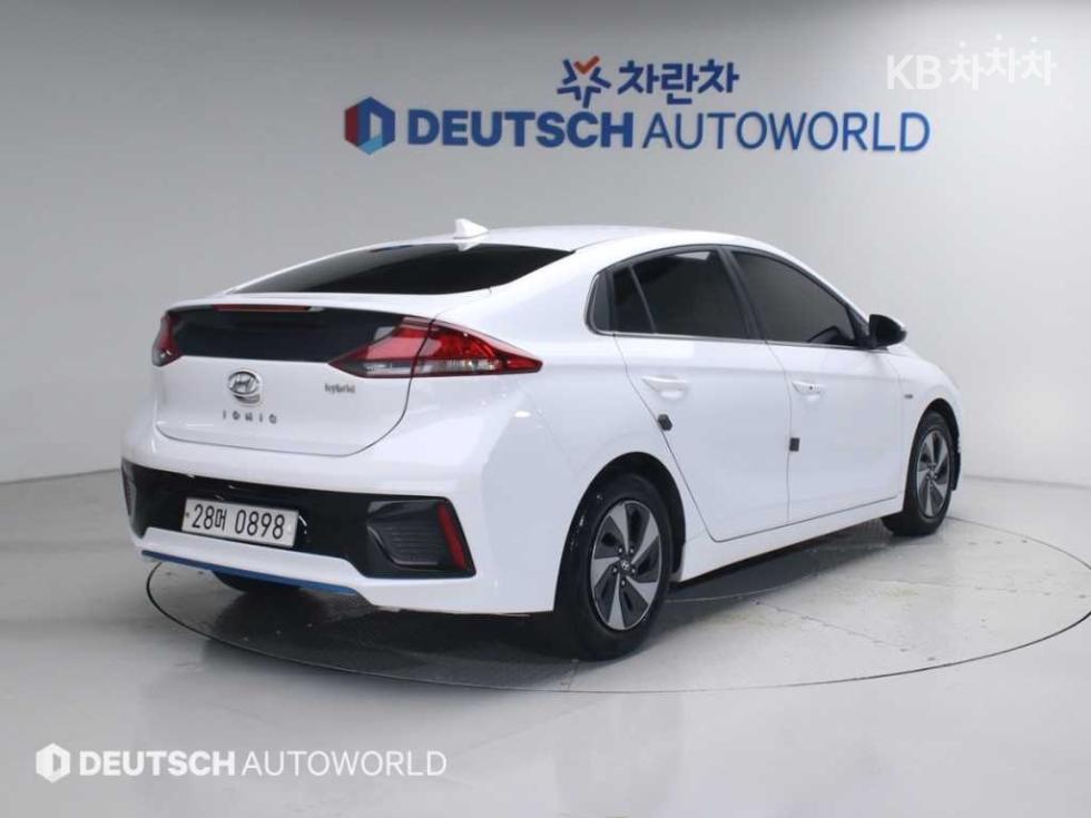 2016 - hyundai ioniq