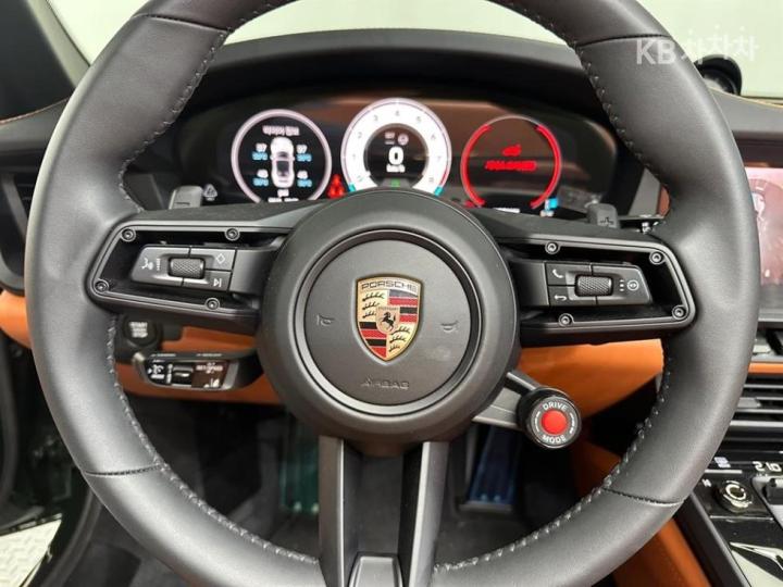 Porsche Carrera 911 992 GTS Cabriolet 8