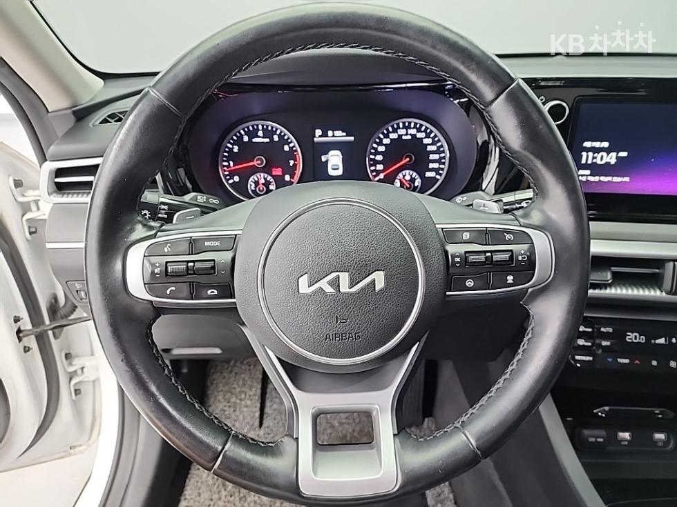 2022 - kia k5