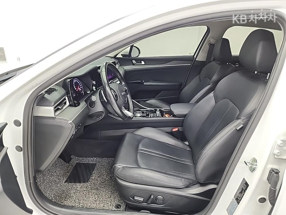 2022 - kia k5