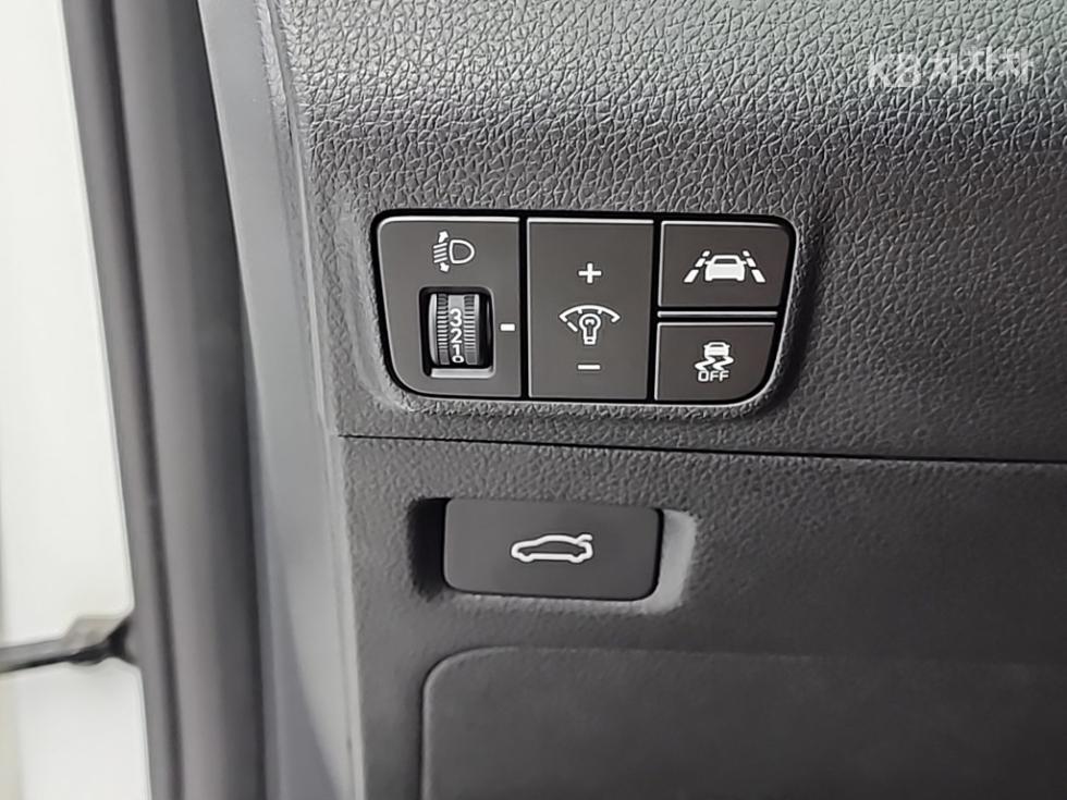 2022 - kia k5