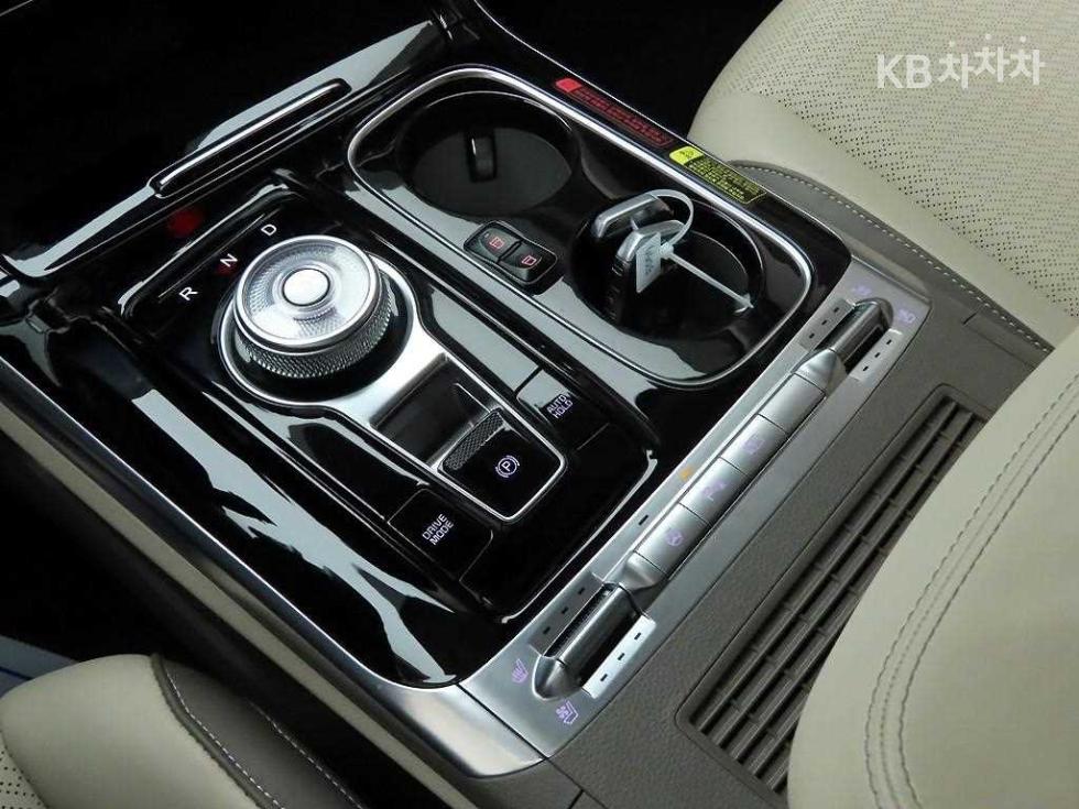 2023 - kia carnival