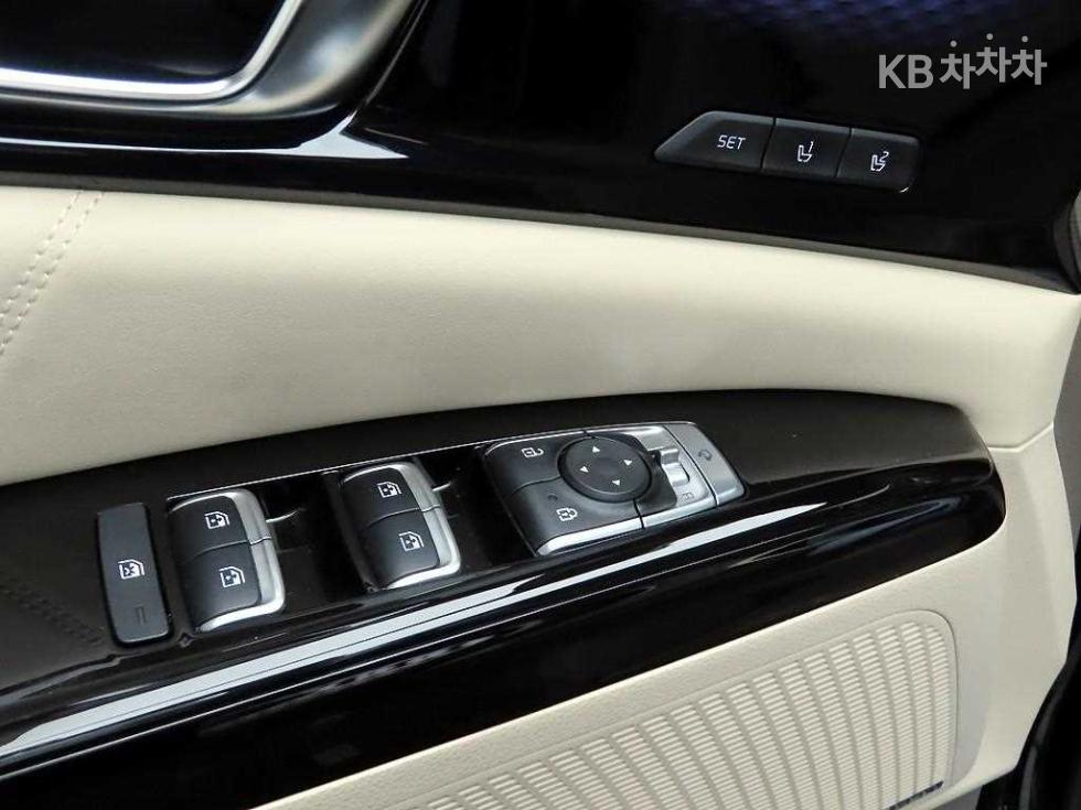 2023 - kia carnival