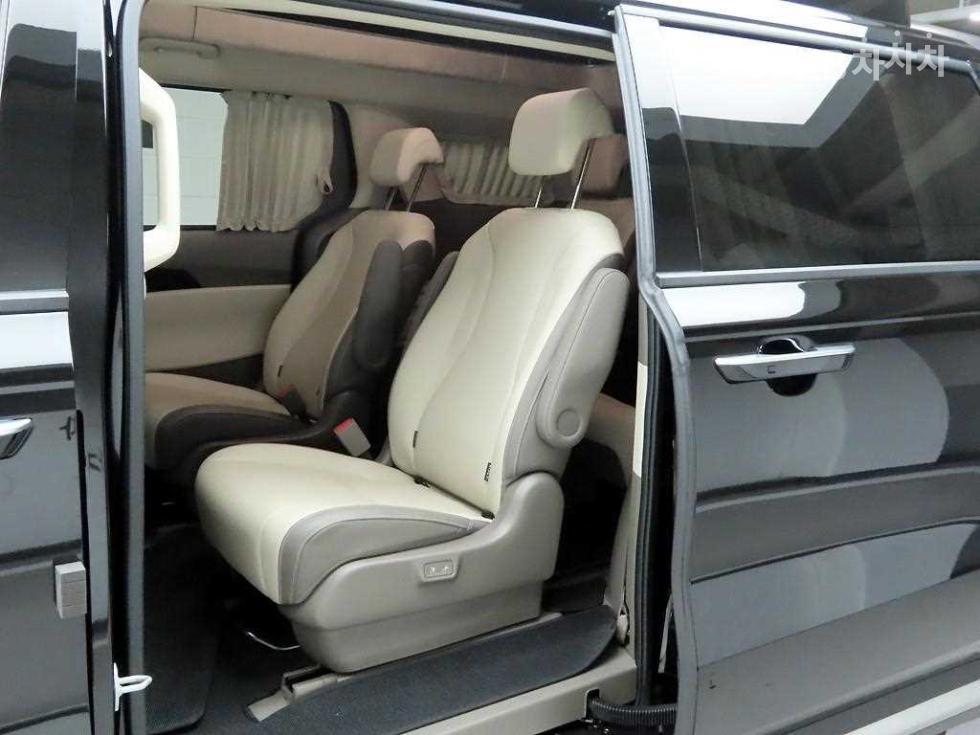 2023 - kia carnival