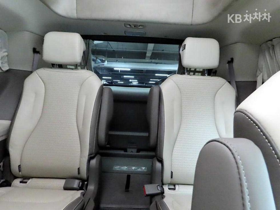2023 - kia carnival