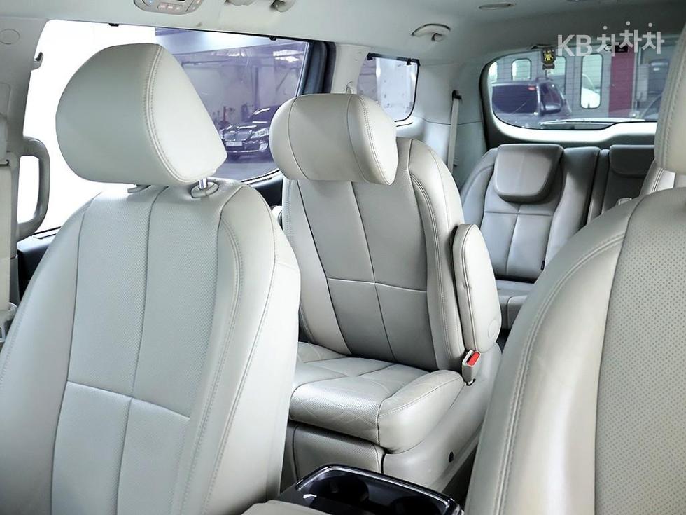 2017 - kia carnival