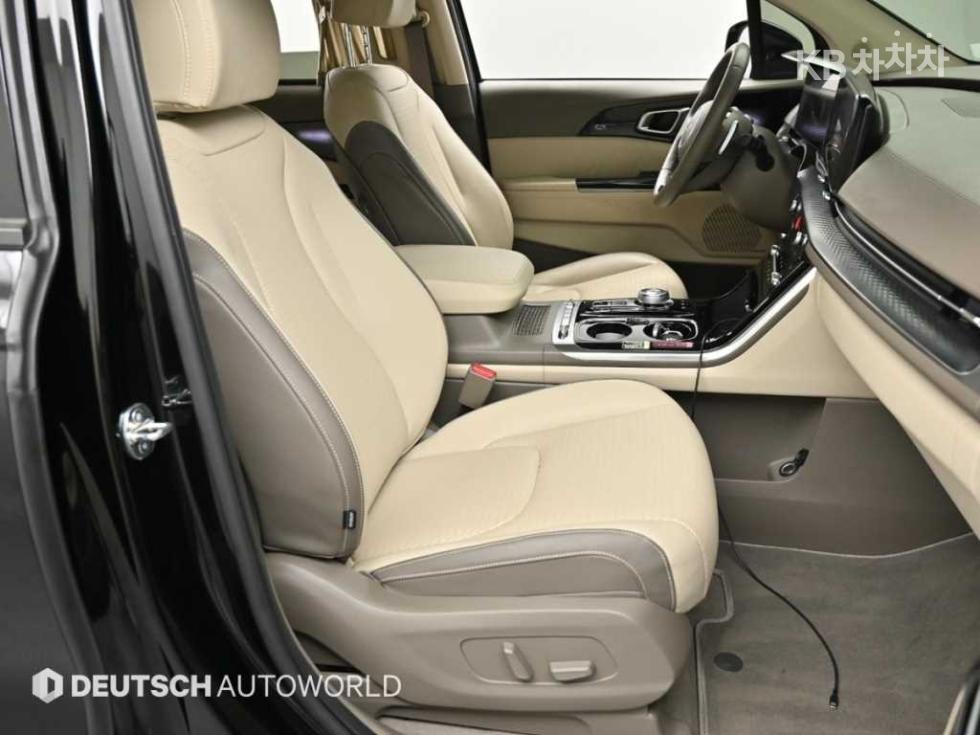 2023 - kia carnival