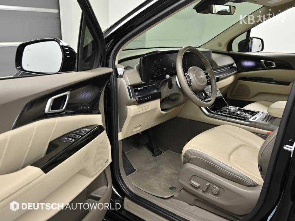 2023 - kia carnival