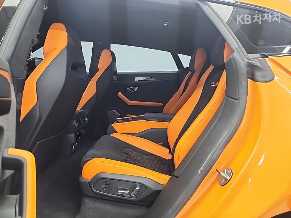 Lamborghini Urus — miniaturë 12