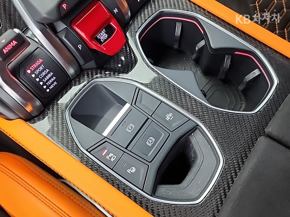 Lamborghini Urus — miniaturë 17