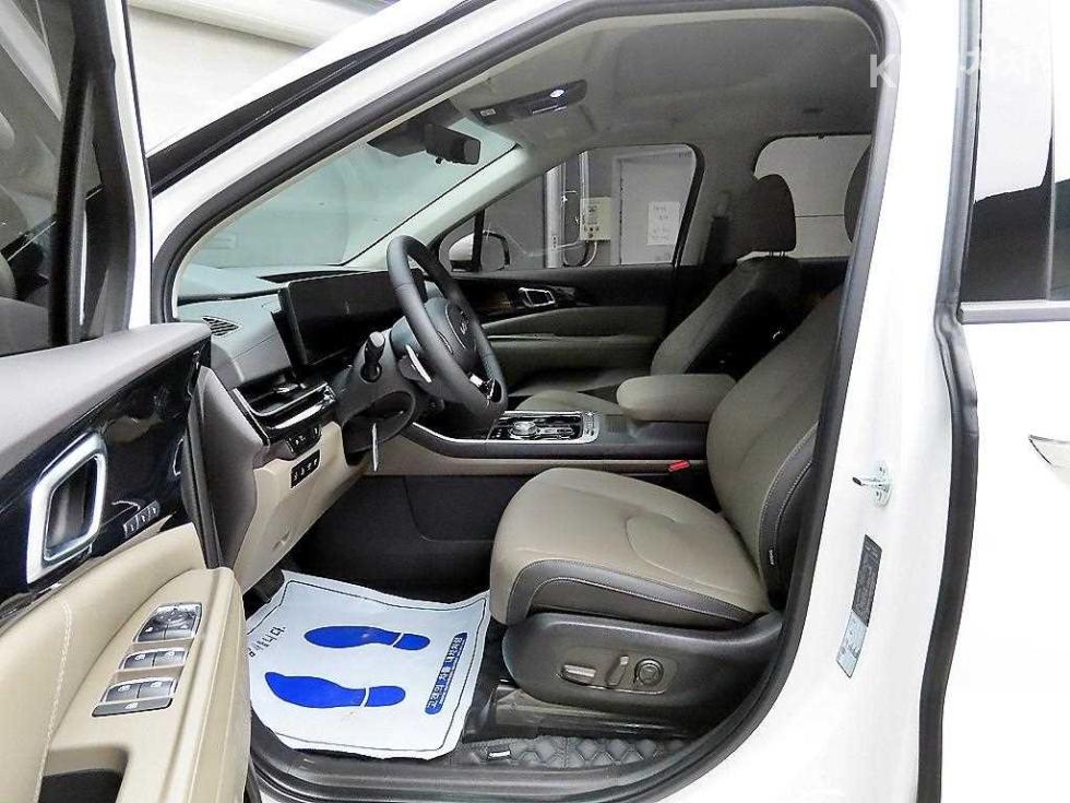 2024 Kia 4 photo