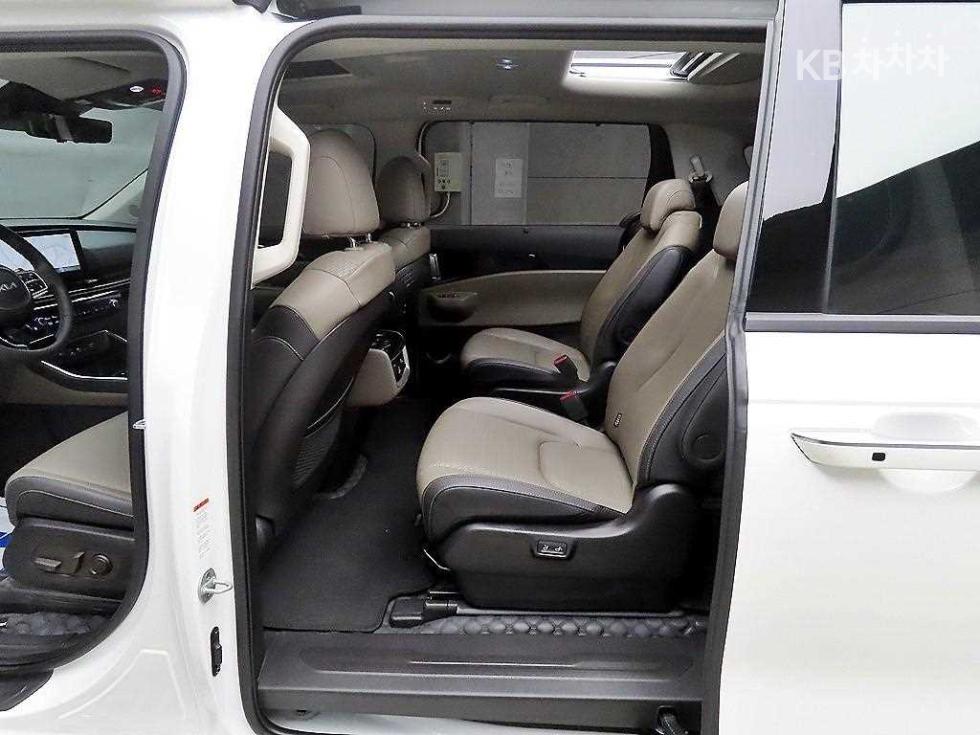 2024 Kia 4 photo